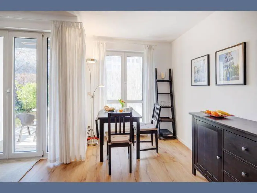 Möbliert: Schönes möbliertes Apartment am Olympiapark