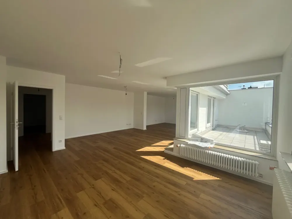 Traumhafte 4-Zimmer-Dachgeschosswohnung nach Kernsanierung in Köln-Lindenthal