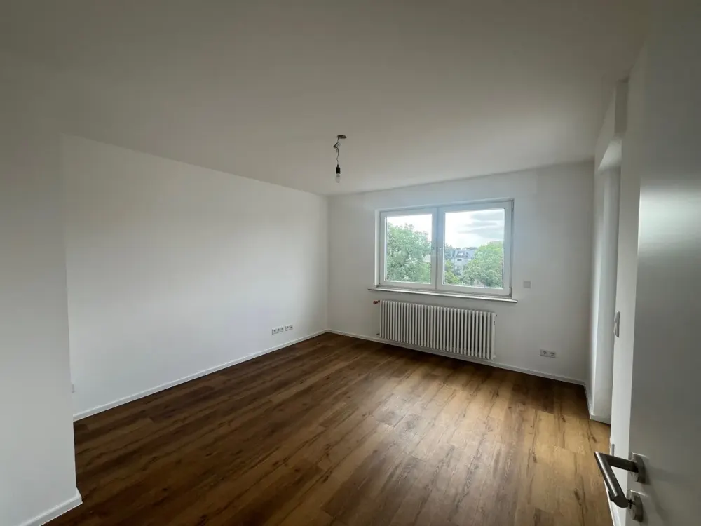 Traumhafte 4-Zimmer-Dachgeschosswohnung nach Kernsanierung in Köln-Lindenthal