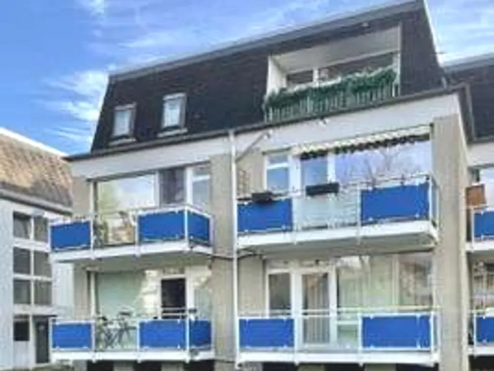 von Privat, stillvolle 2-Zimmer-Wohnung mit 2 Balkonen und Einbauküche!