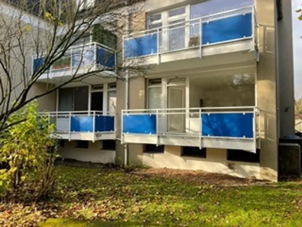 von Privat, stillvolle 2-Zimmer-Wohnung mit 2 Balkonen und Einbauküche!