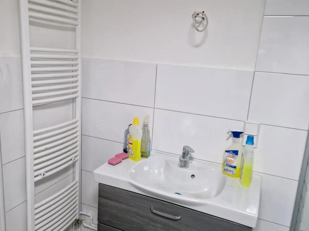 Große Wohnung frei für nette Familie 2 bis 5 Personen