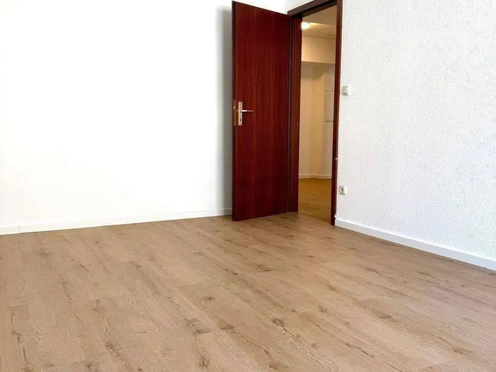 +++MODERN RENOVIERT UND SOFORT WOHLFÜHLEN, 3 ZIMMER MIT AUFZUG+++