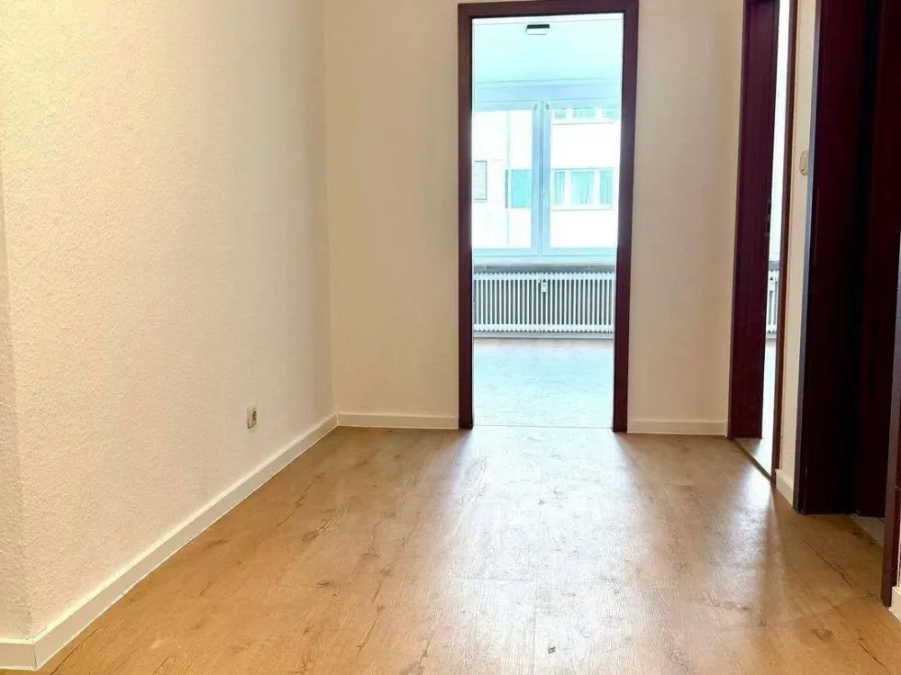 +++MODERN RENOVIERT UND SOFORT WOHLFÜHLEN, 3 ZIMMER MIT AUFZUG+++