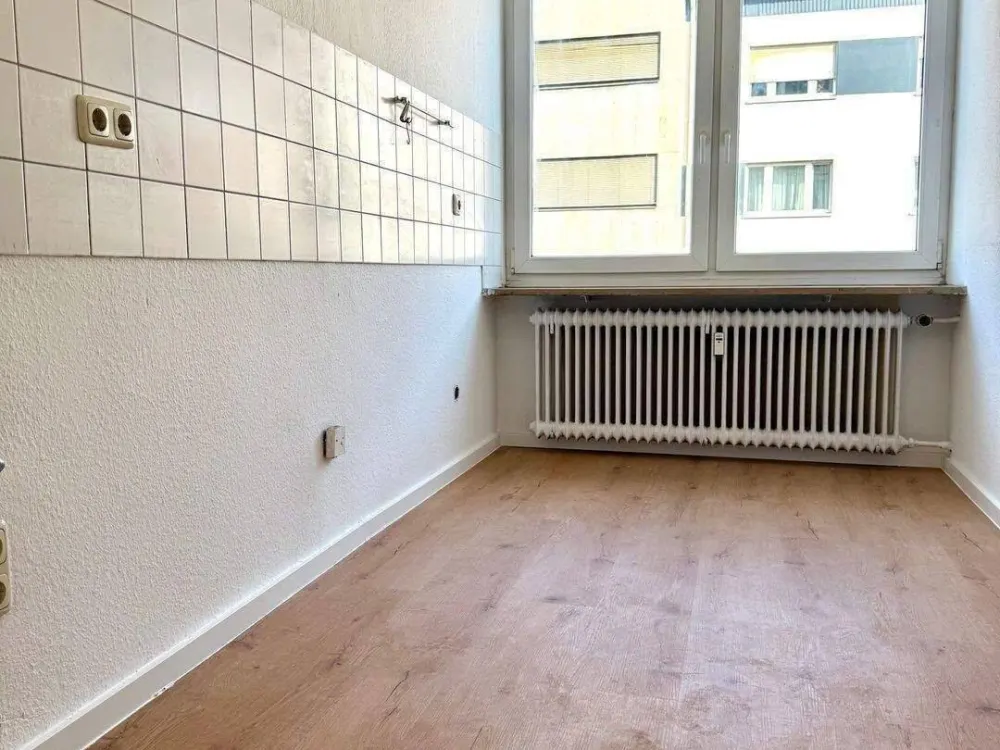 +++MODERN RENOVIERT UND SOFORT WOHLFÜHLEN, 3 ZIMMER MIT AUFZUG+++