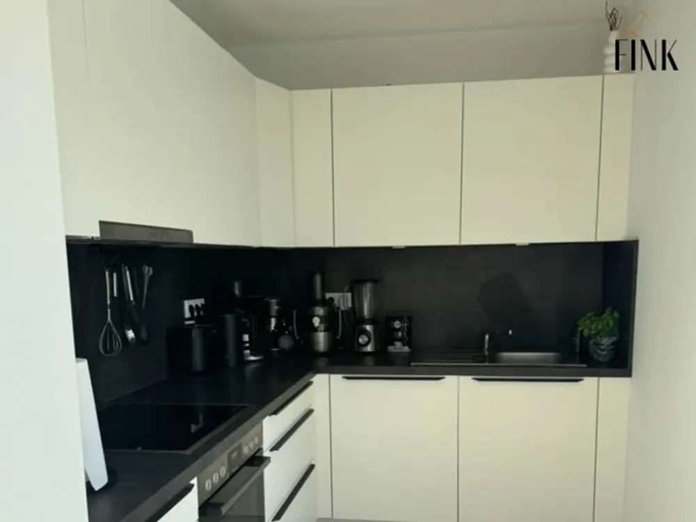 Comfortable Living on Two Levels: 3-Room Maisonette Apartment with Roof Terrace