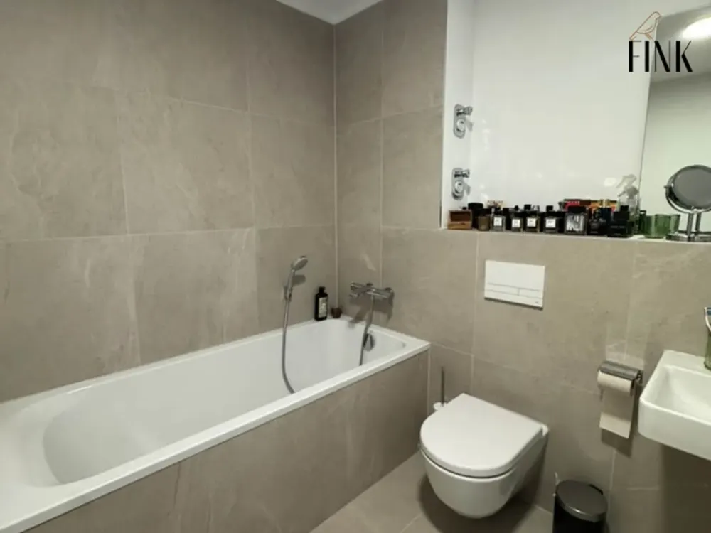 Comfortable Living on Two Levels: 3-Room Maisonette Apartment with Roof Terrace