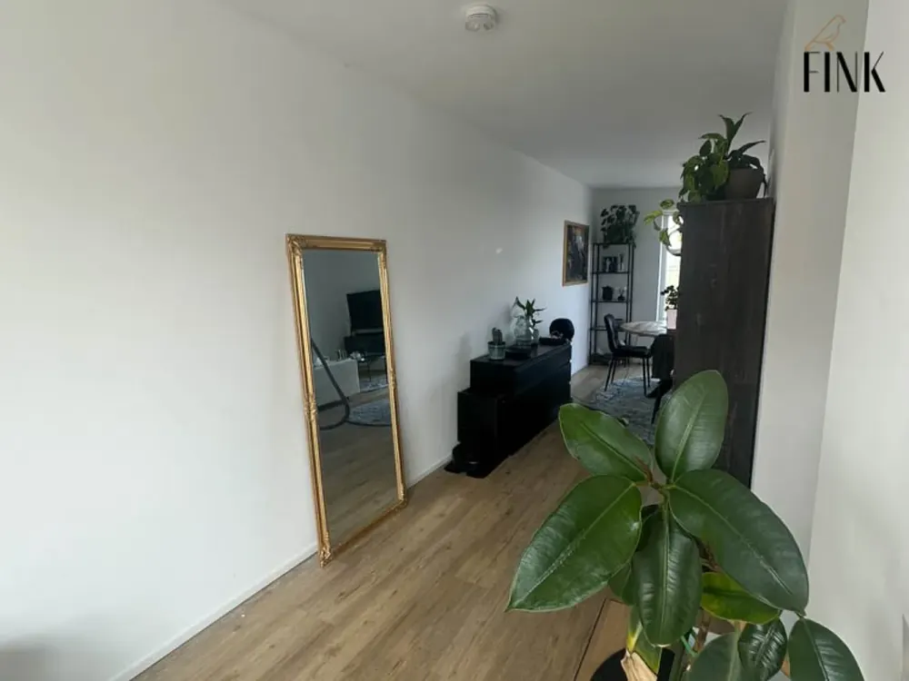 Comfortable Living on Two Levels: 3-Room Maisonette Apartment with Roof Terrace
