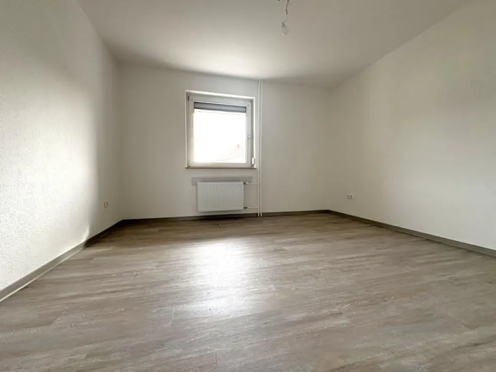 Bezugsfertige 3-Zimmer Wohnung in bald frisch modernisiertem Gebäude!