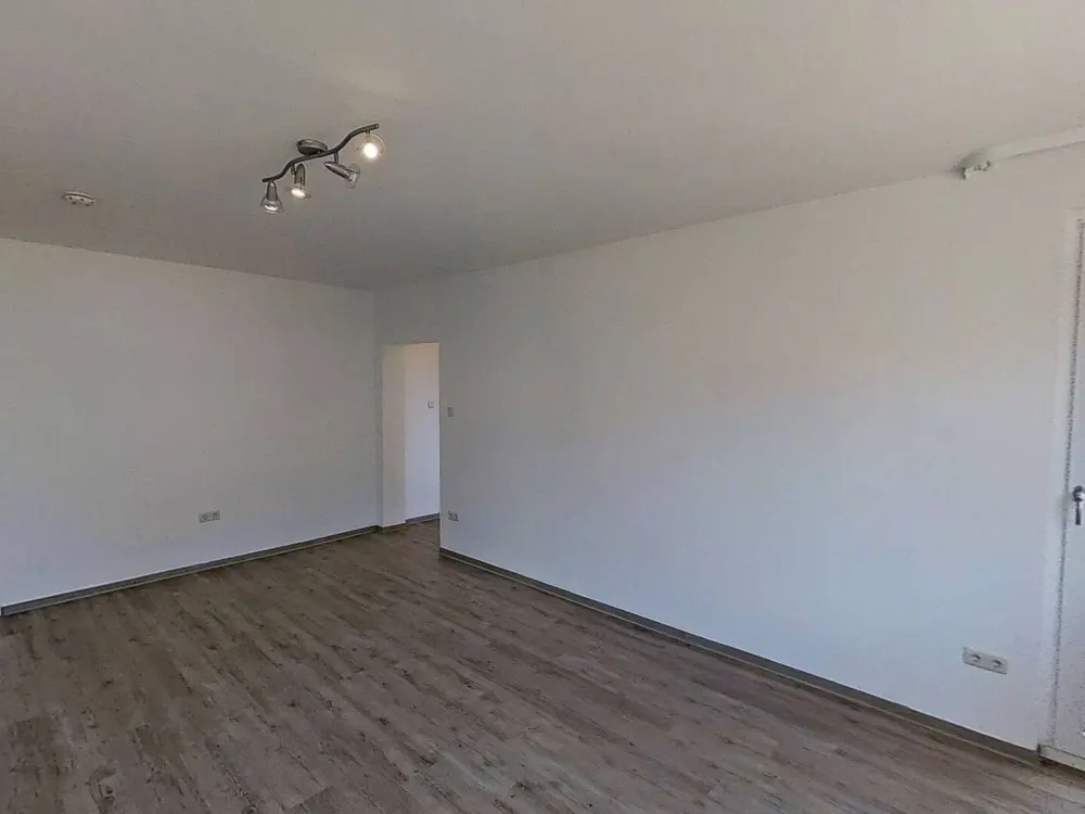 Viel Raum zum Leben: Gepflegte 4-Zimmer-Wohnung mit Balkon, Einbauschränken & 2 Bädern