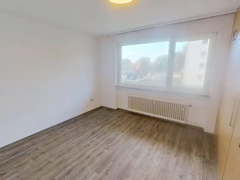 Viel Raum zum Leben: Gepflegte 4-Zimmer-Wohnung mit Balkon, Einbauschränken & 2 Bädern