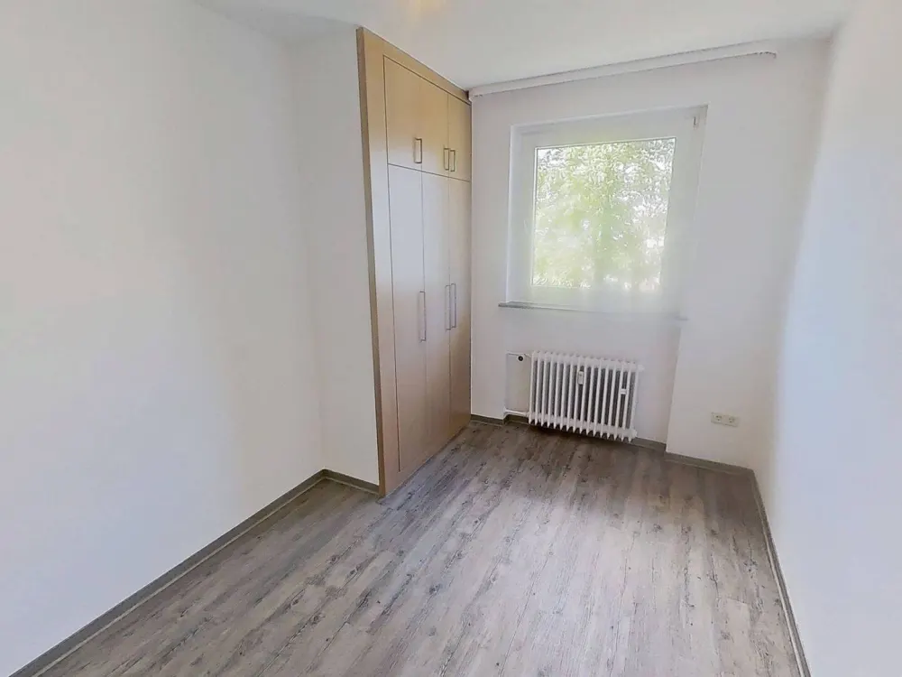 Viel Raum zum Leben: Gepflegte 4-Zimmer-Wohnung mit Balkon, Einbauschränken & 2 Bädern