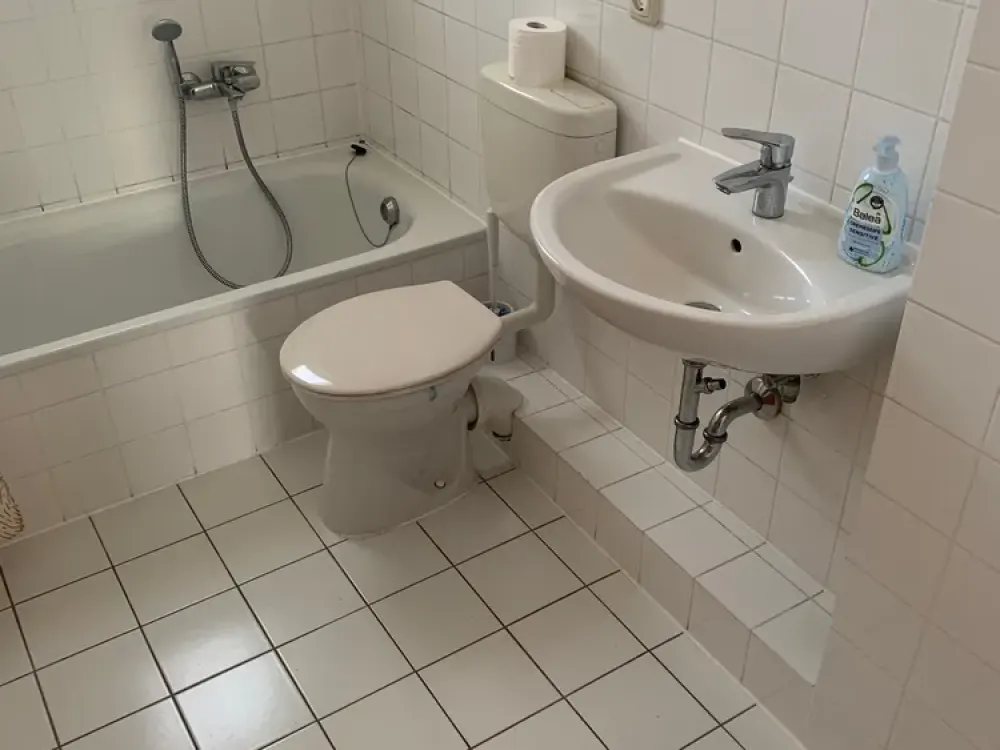 Spacious 4-Room Apartment Seeks New Tenants