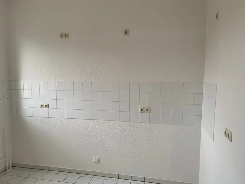 Spacious 4-Room Apartment Seeks New Tenants