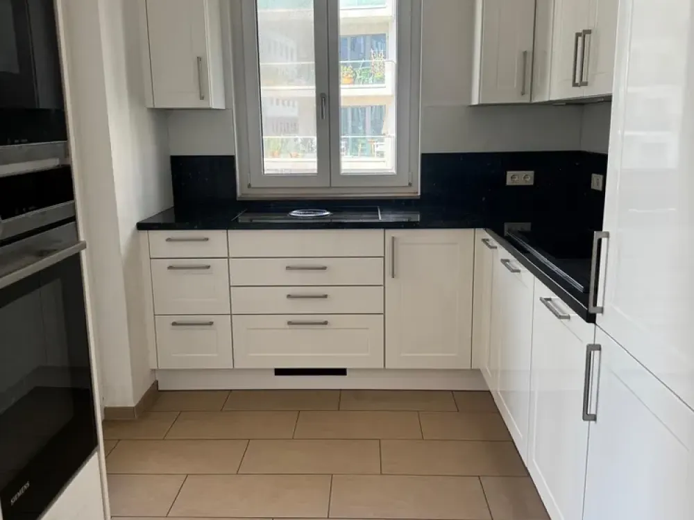 Familienfreundliche 4-Zimmer-Wohnung mit Balkon und Stellplatz in Berlin