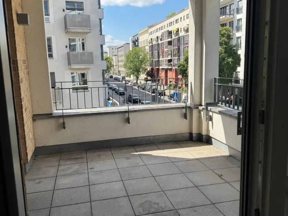 Familienfreundliche 4-Zimmer-Wohnung mit Balkon und Stellplatz in Berlin