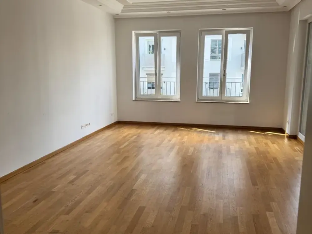 Familienfreundliche 4-Zimmer-Wohnung mit Balkon und Stellplatz in Berlin