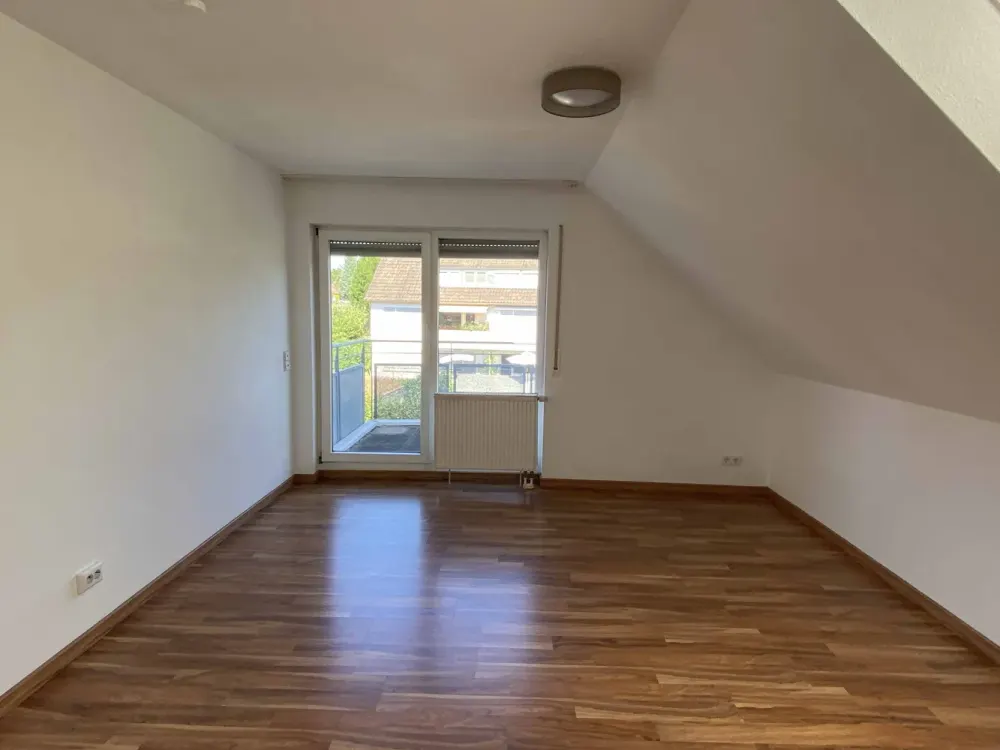 3-Zimmer Dachgeschosswohnung (2.OG) in Stuttgart-Sonnenberg, nur 5 Minuten zur Stadtbahn!