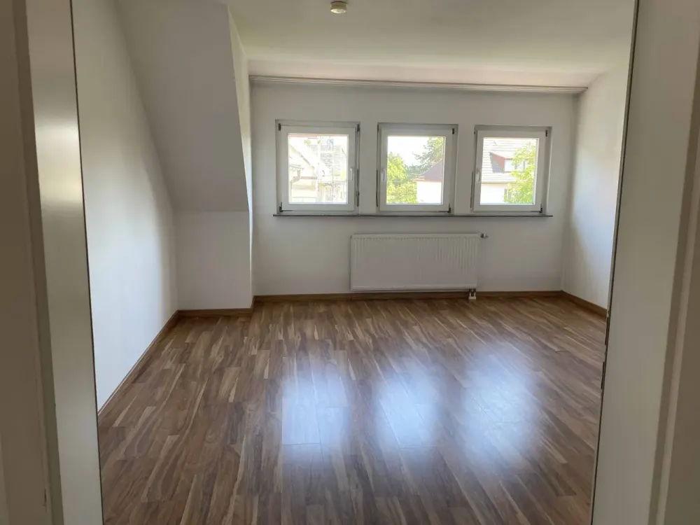 3-Zimmer Dachgeschosswohnung (2.OG) in Stuttgart-Sonnenberg, nur 5 Minuten zur Stadtbahn!