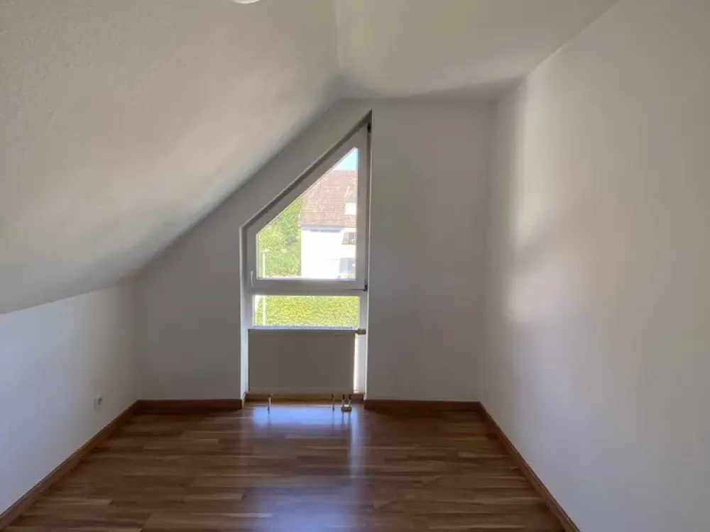 3-Zimmer Dachgeschosswohnung (2.OG) in Stuttgart-Sonnenberg, nur 5 Minuten zur Stadtbahn!