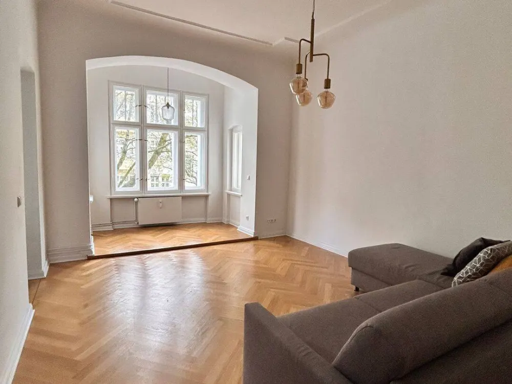 Helle, sanierte 2-Zimmer Altbauwohnung zur Zwischenmiete in Friedenau