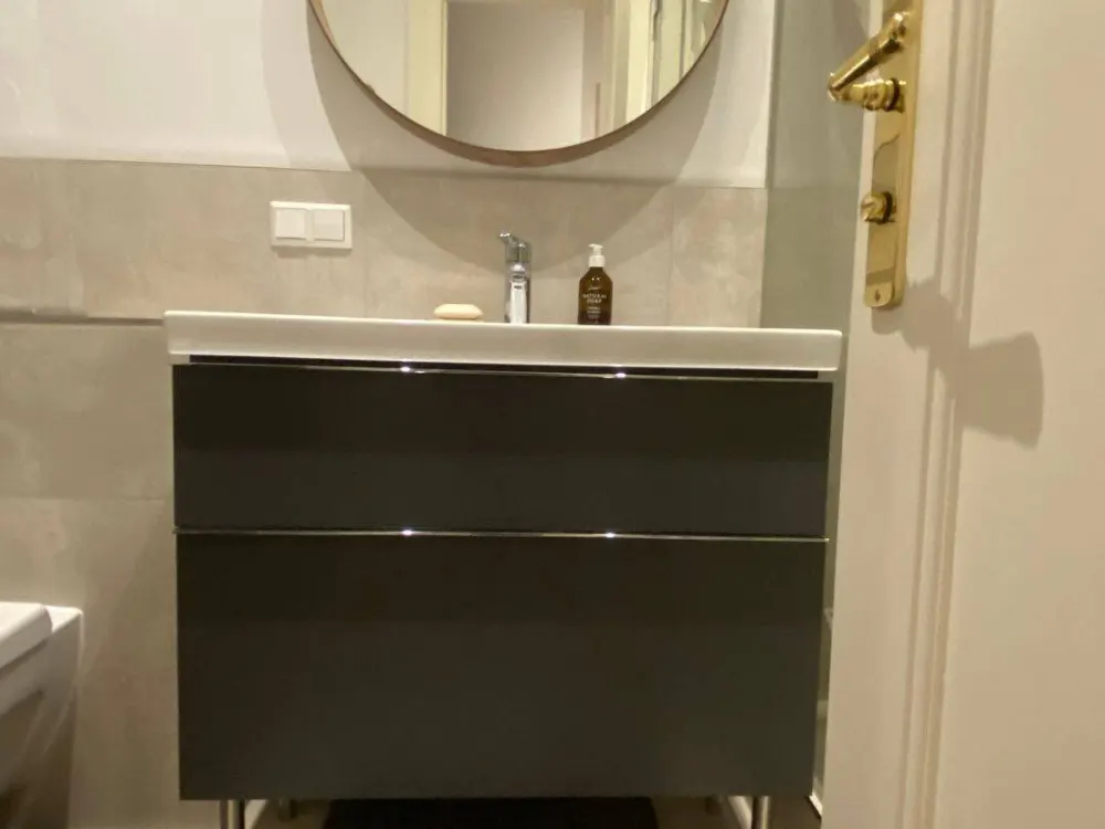 Helle, sanierte 2-Zimmer Altbauwohnung zur Zwischenmiete in Friedenau
