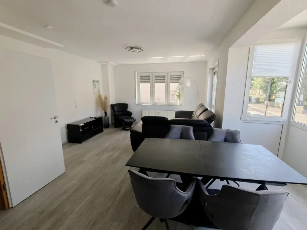 Helle möblierte 3-Zimmer-Wohnung mit Balkon und Einbauküche