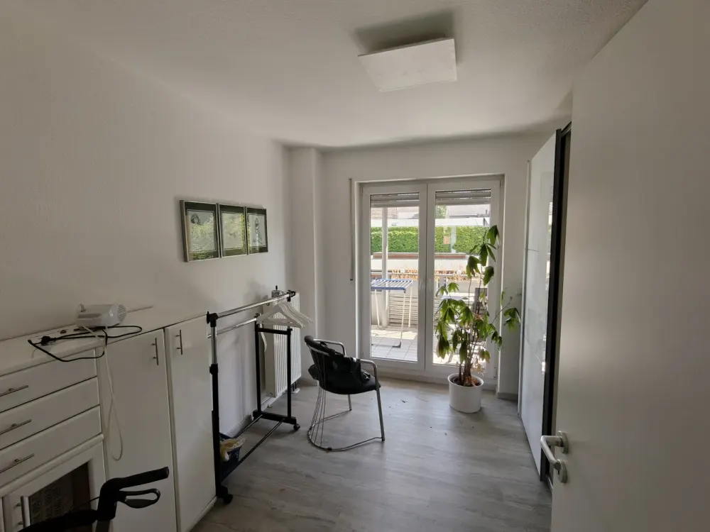 Helle möblierte 3-Zimmer-Wohnung mit Balkon und Einbauküche