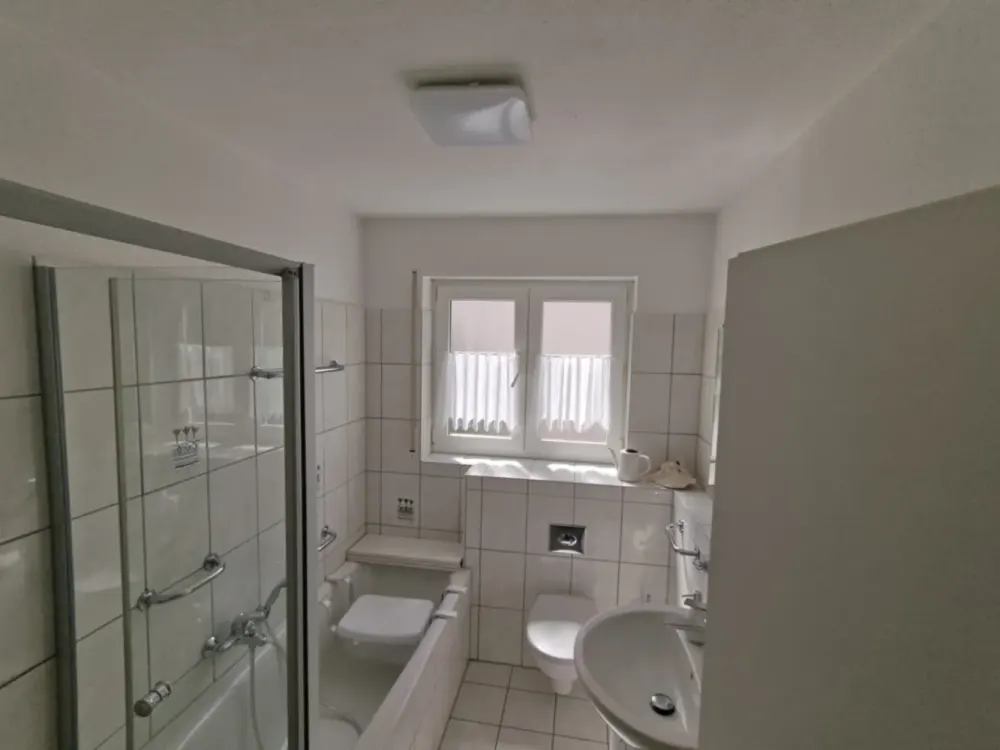 Helle möblierte 3-Zimmer-Wohnung mit Balkon und Einbauküche