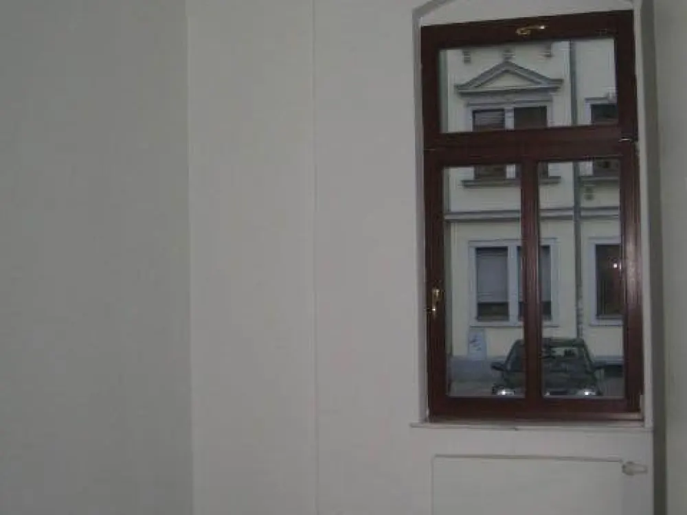 Tolle 4-Zimmer-Wohnung in Mickten mit EBK und Balkon!