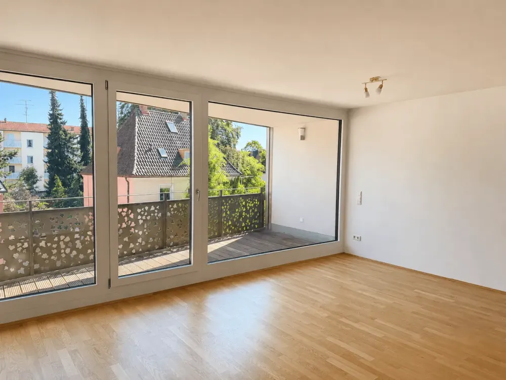 QQI: Traumhaft hell: 3-Zimmer-Wohnung mit Süd-Loggia am Westpark