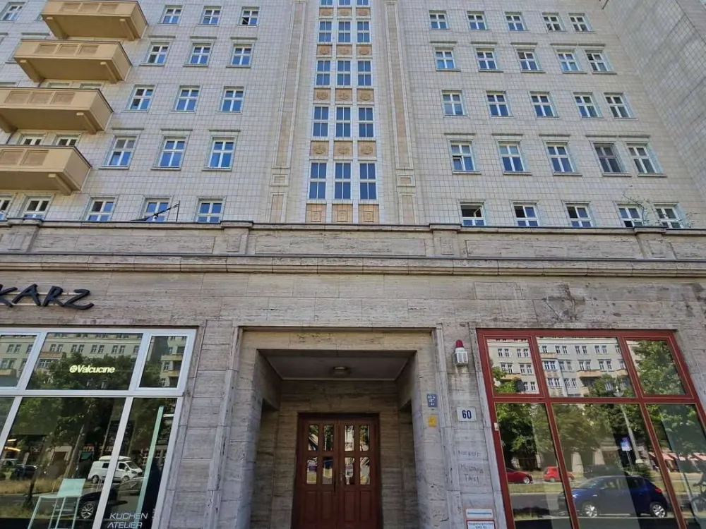 Stilvoller Erstbezug im Baudenkmal: Kernsanierte 3-Zimmer-Wohnung an der Karl-Marx-Allee