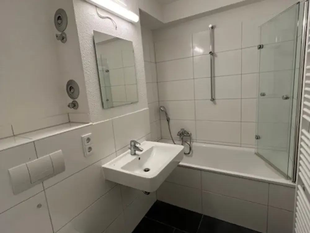 Hoch hinaus wohnen: Stilvolle 3-Zimmer-Wohnung mit Einbauküche in den Glasbläserhöfen