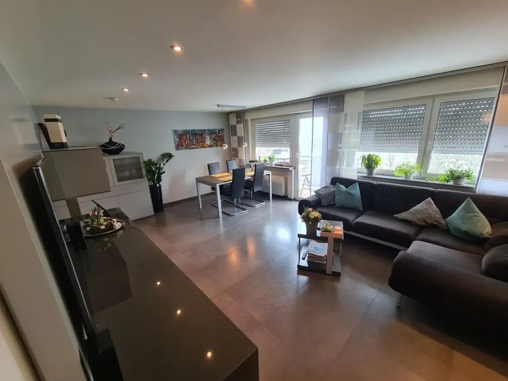 Stilvolle, modernisierte 3-Zimmer-Wohnung mit Balkon und Einbauküche in Leonberg-Warmbronn