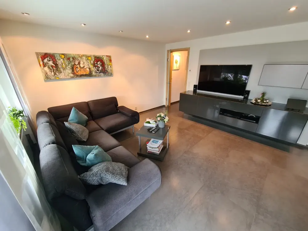 Stilvolle, modernisierte 3-Zimmer-Wohnung mit Balkon und Einbauküche in Leonberg-Warmbronn