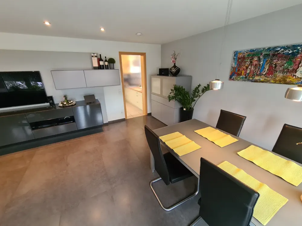 Stilvolle, modernisierte 3-Zimmer-Wohnung mit Balkon und Einbauküche in Leonberg-Warmbronn