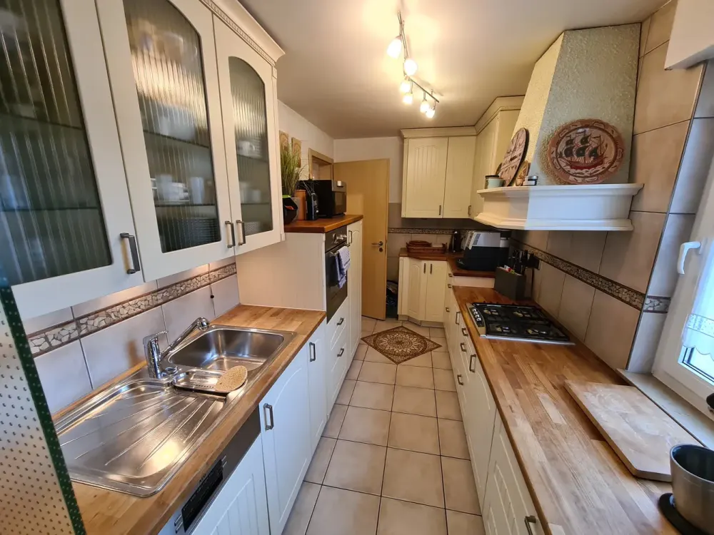 Stilvolle, modernisierte 3-Zimmer-Wohnung mit Balkon und Einbauküche in Leonberg-Warmbronn