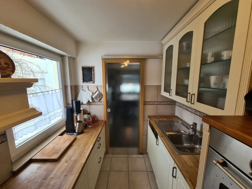 Stilvolle, modernisierte 3-Zimmer-Wohnung mit Balkon und Einbauküche in Leonberg-Warmbronn