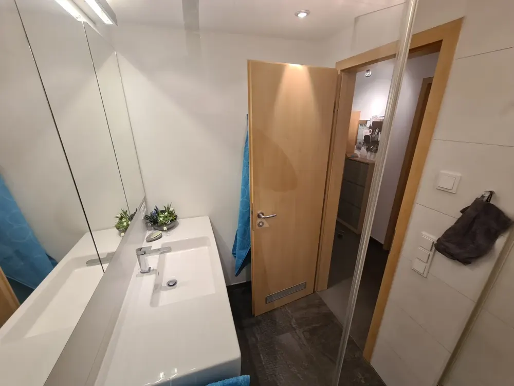 Stilvolle, modernisierte 3-Zimmer-Wohnung mit Balkon und Einbauküche in Leonberg-Warmbronn