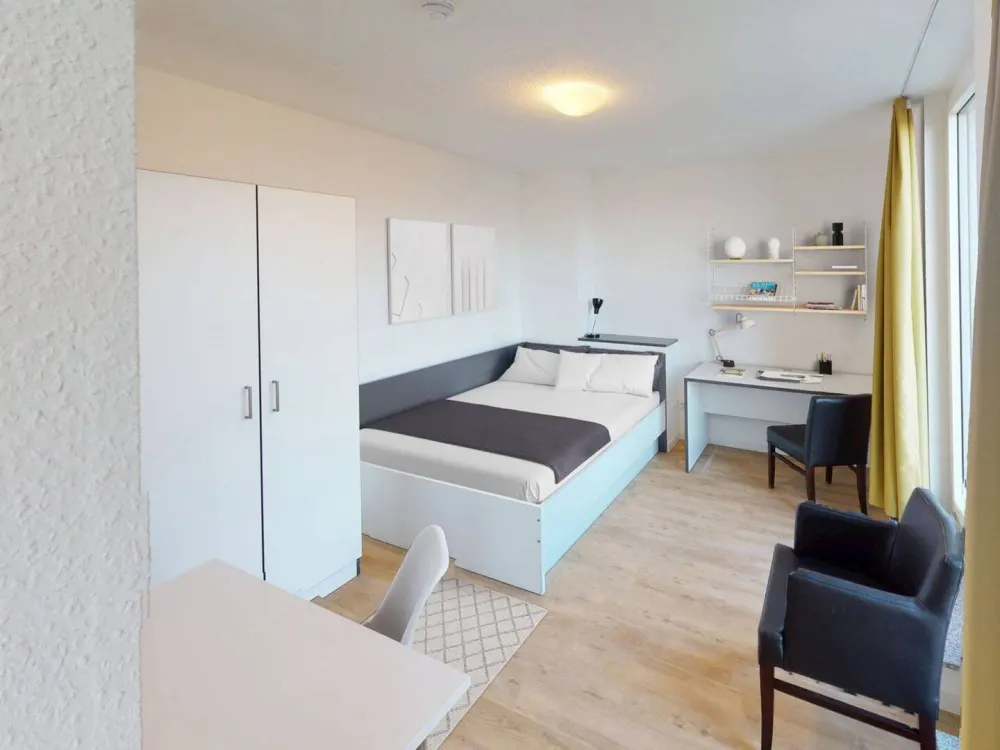 ** Möbliertes 2-Zimmer-Apartment mit EINBAUKÜCHE, französichen BALKON und gemeinschaftlicher DACHTERRASSE **