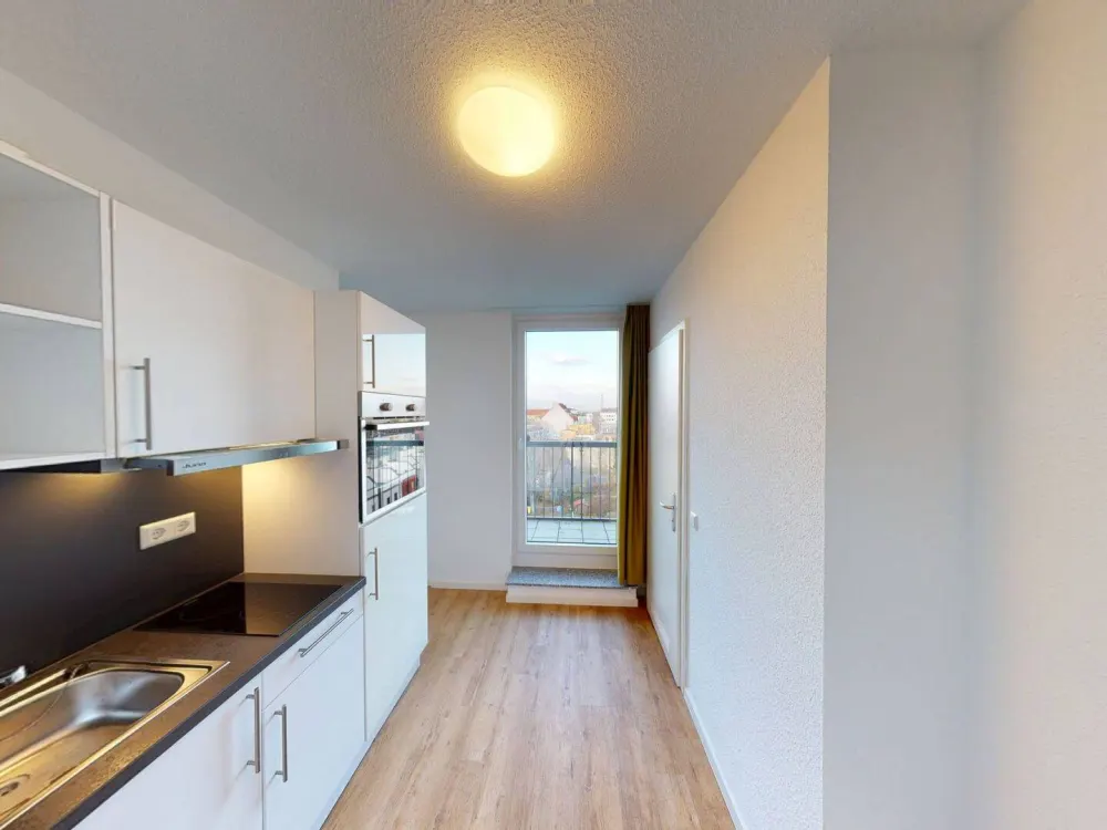 ** Möbliertes 2-Zimmer-Apartment mit EINBAUKÜCHE, französichen BALKON und gemeinschaftlicher DACHTERRASSE **