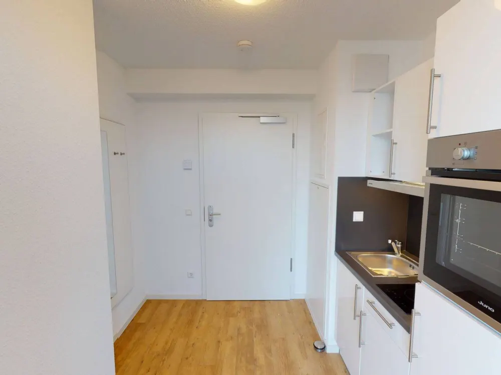 ** Möbliertes 2-Zimmer-Apartment mit EINBAUKÜCHE, französichen BALKON und gemeinschaftlicher DACHTERRASSE **