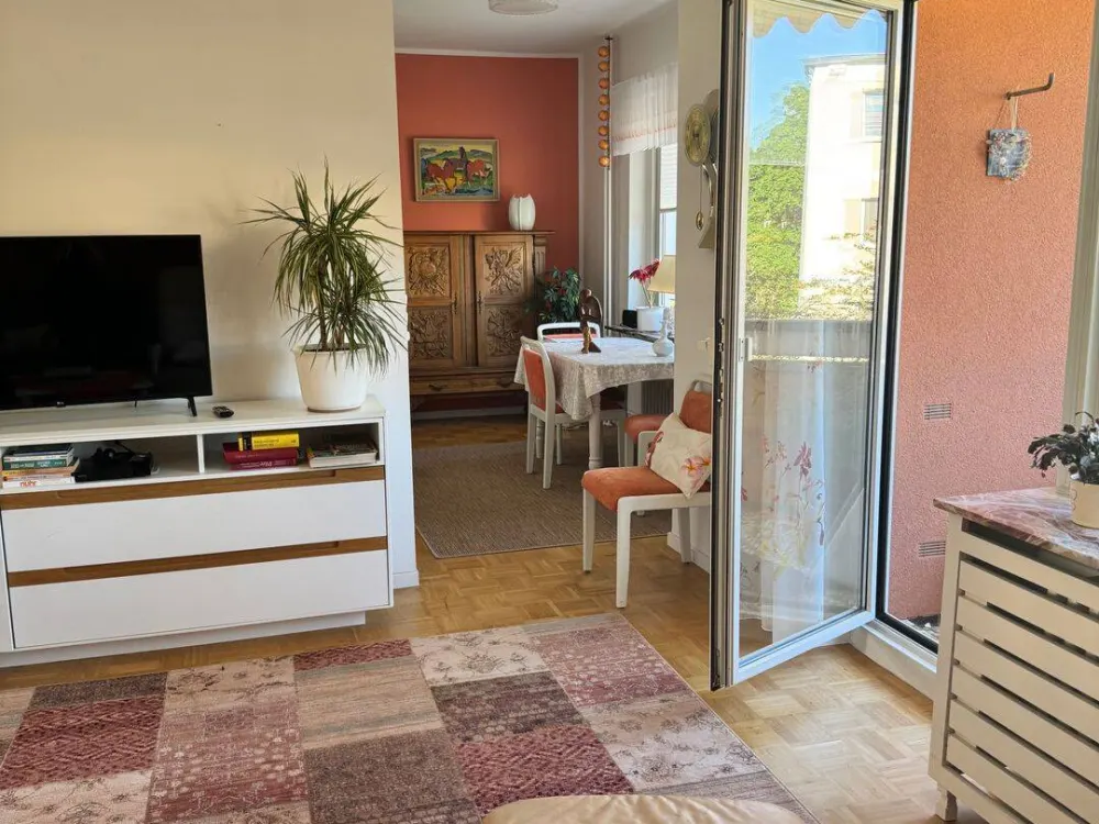 Sonnige, möblierte 3-Zimmer-Wohnung mit großem Südbalkon in Berlin-Zehlendorf