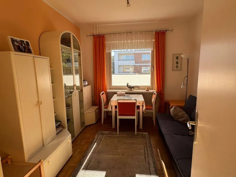 Sonnige, möblierte 3-Zimmer-Wohnung mit großem Südbalkon in Berlin-Zehlendorf