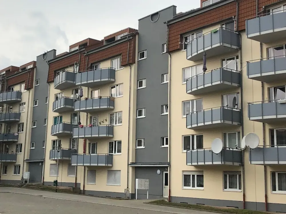 Großzügige 2-Zimmer-Dachgeschosswohnung mit Aufzug und Kellerraum