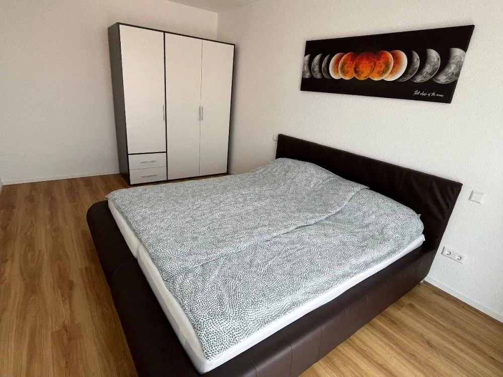Möblierte 2,5 -Zimmer-Wohnung mit Balkon und Einbauküche