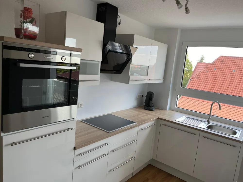 Möblierte 2,5 -Zimmer-Wohnung mit Balkon und Einbauküche