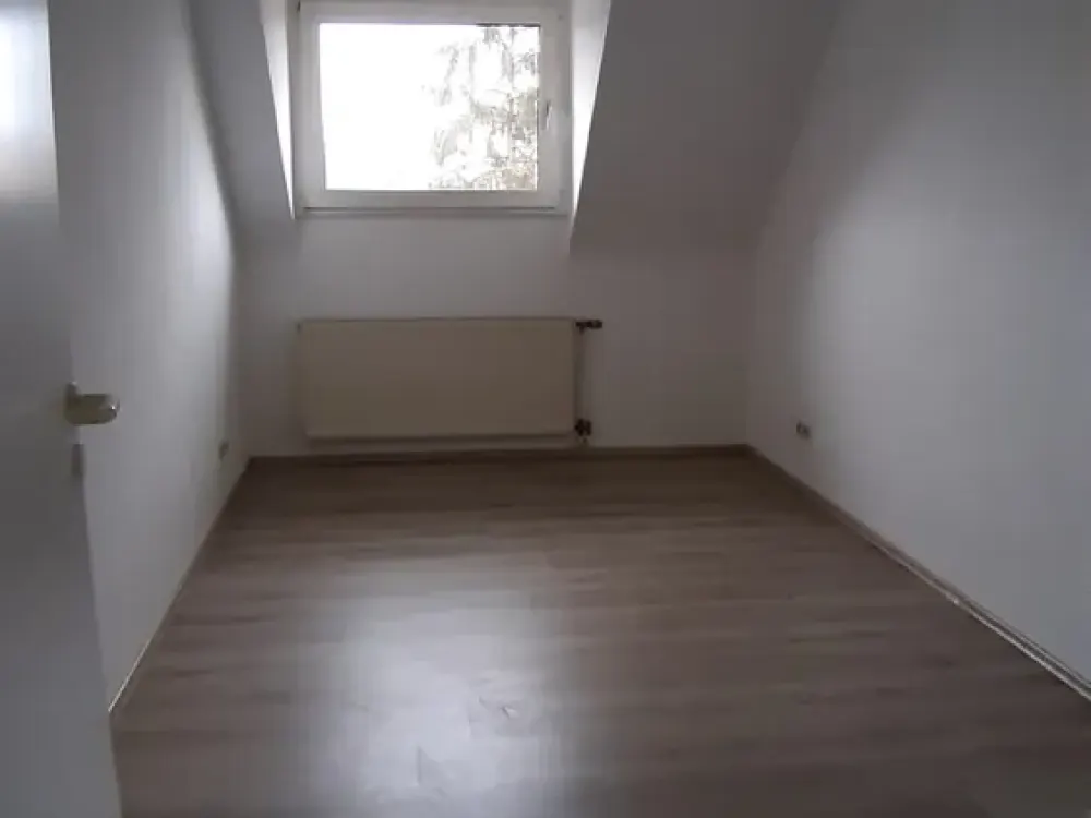 Attraktive 3-Zimmer-DG-Wohnung mit guter Innenausstattung in Duisburg-Buchholz