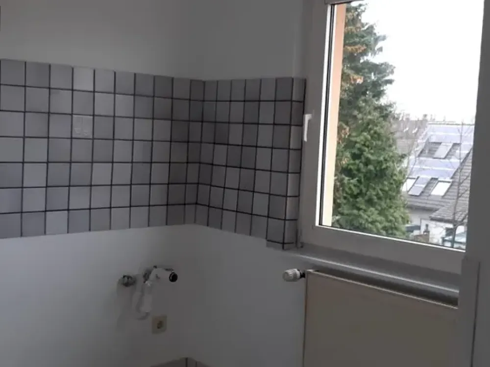Attraktive 3-Zimmer-DG-Wohnung mit guter Innenausstattung in Duisburg-Buchholz