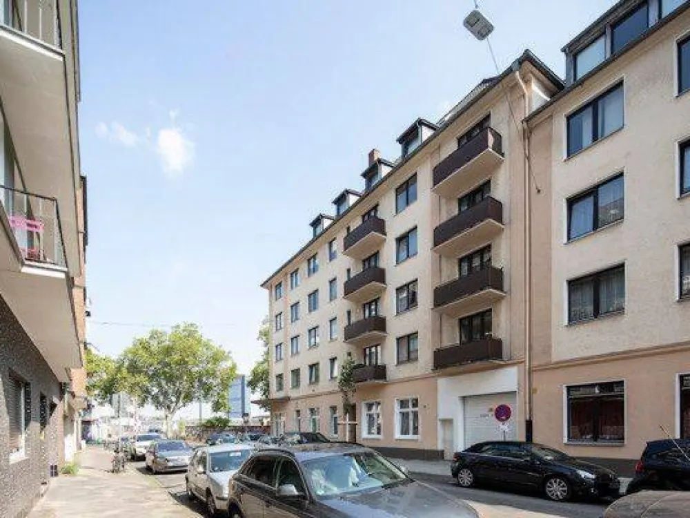 Hier wird saniert: 1-Zimmer-Wohnung mit getrennter Küche und Balkon